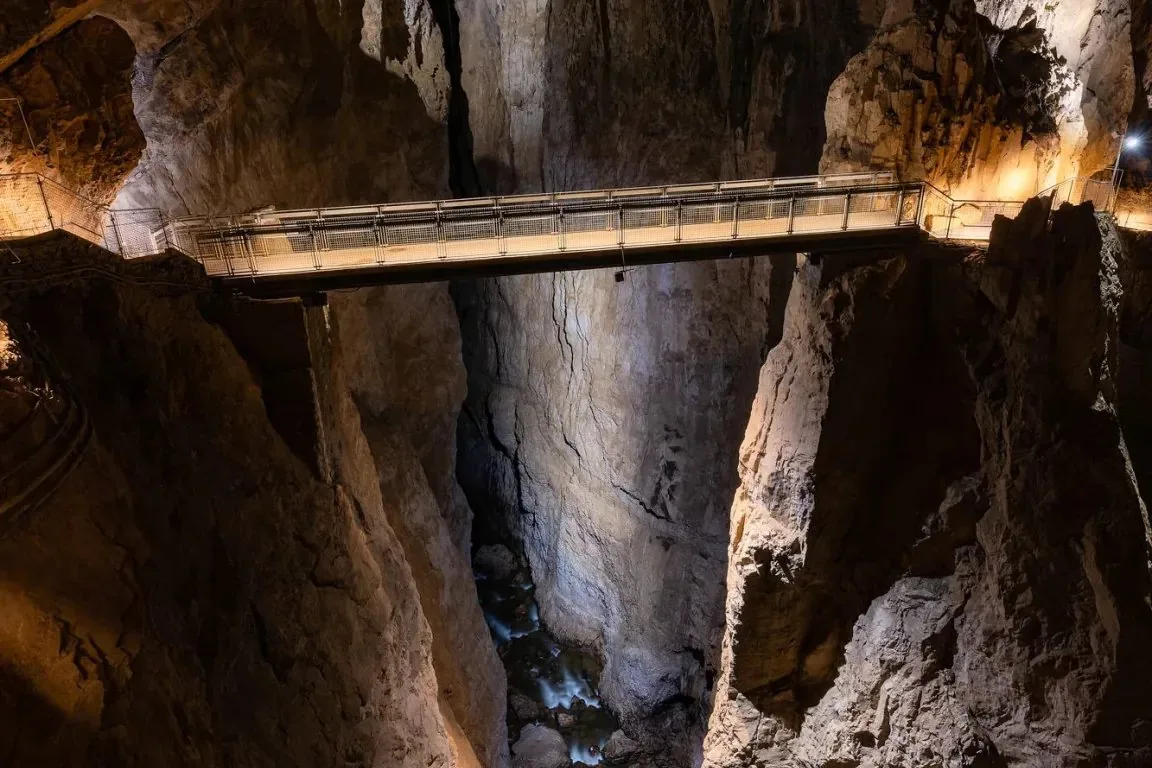 A visitor bridge above the underground river in Škocjan Caves